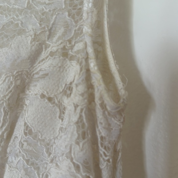 Lace midi dress in white - Picture 5 of 8